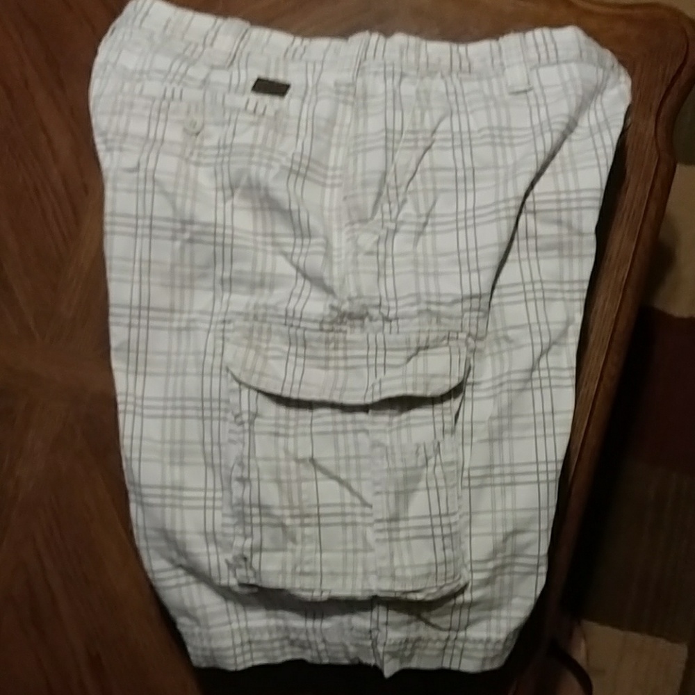 Izod Men's 38 Cargo Shorts